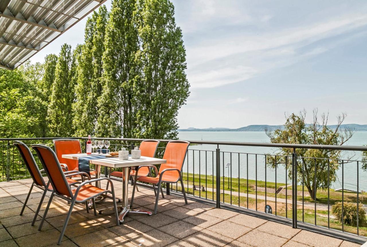 Panoramic Art Apartment With Jacuzzi Balatonlelle Exterior photo